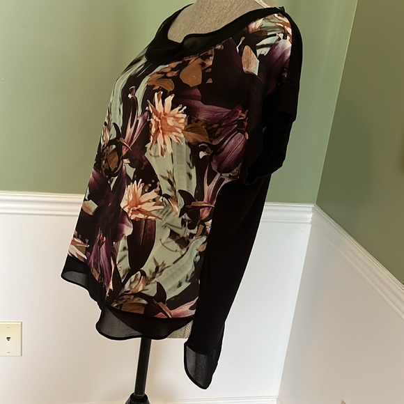 Beautiful blouse with T-shirt back size Large - Picture 2 of 5